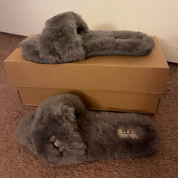 NIB UGG Fluff Slide Slippers / Women size 6 - Picture 1 of 4